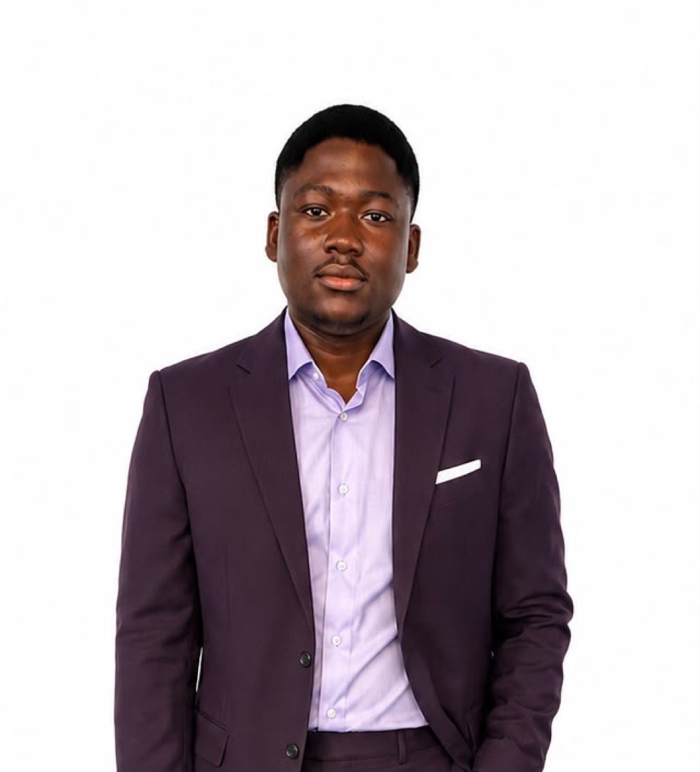 Serge Atsouvi Zotchi en tenue professionnelle